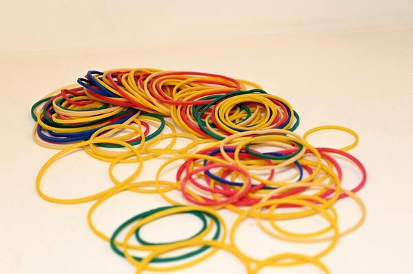 A study on the stretching behavior of rubber bands
