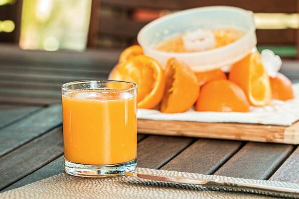 The effect of wild orange essential oil on ascorbic acid  decay in freshly squeezed orange juice