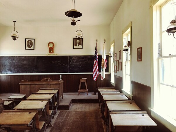 Cover photo for Economic and social drivers of school shootings: Analyzing recent trends